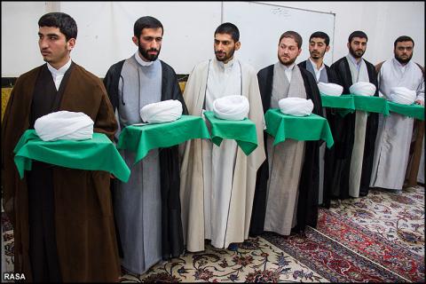 مراسم عمامه گذاری طلاب