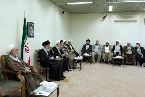  دیدار دست‌اندرکاران همایش بزرگداشت آیت‌الله مشکینى با رهبر انقلاب
