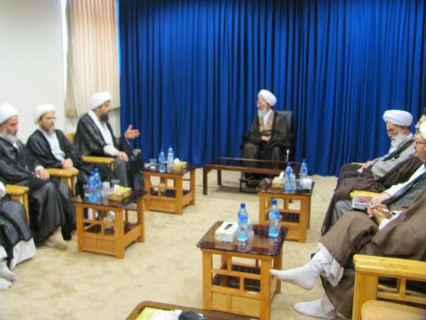 دیدار اعضای اتاق فکر و دبیرخانه نشست دوره ای اساتید با آیت الله العظمی جوادی آملی 